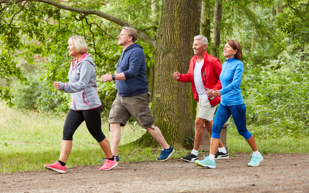 Camminare bene per restare indipendenti: la fisioterapia che previene le cadute